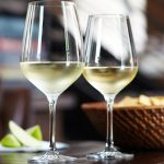 bicchieri di vino bianco