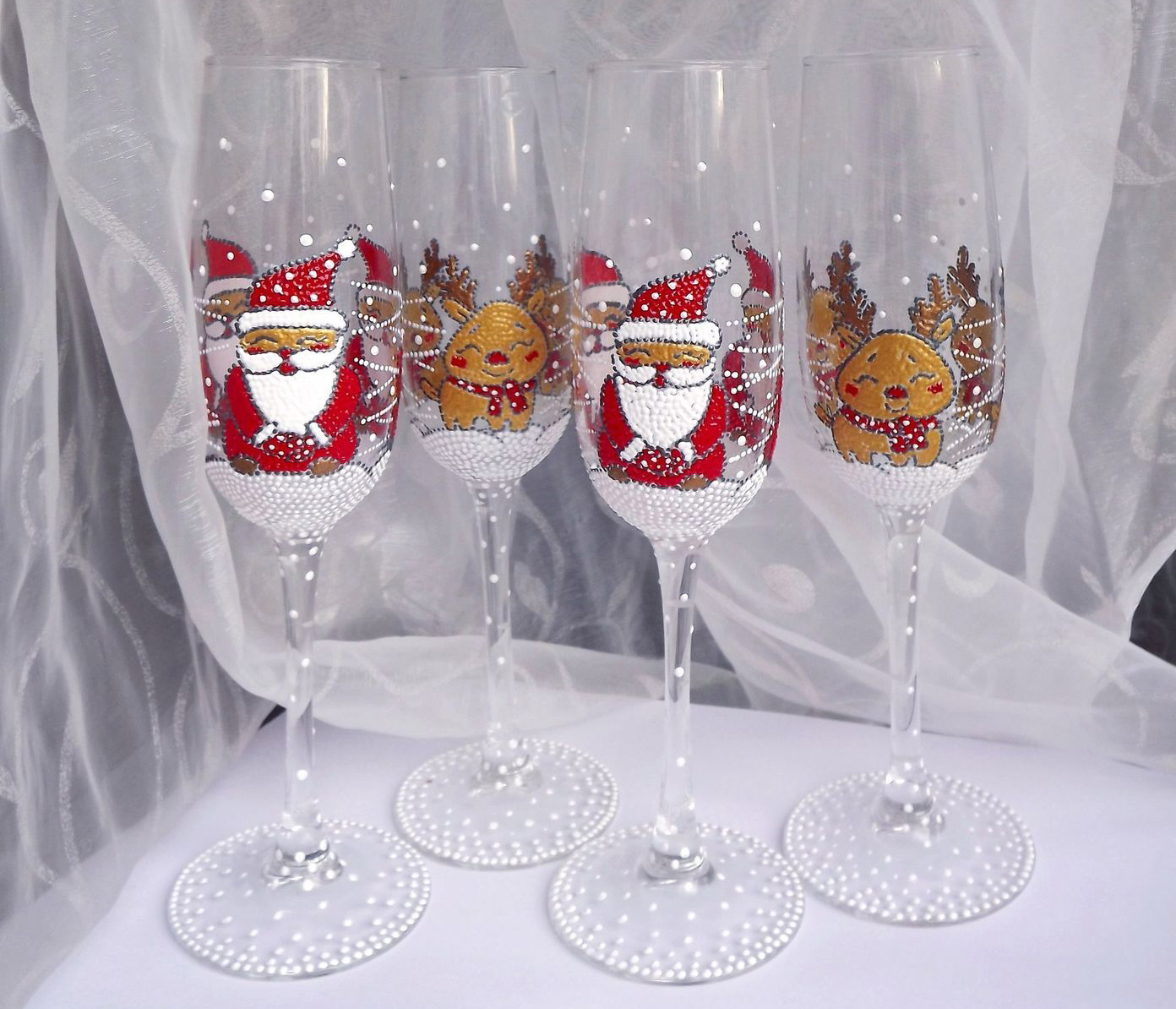 bicchieri con decorazioni di Capodanno