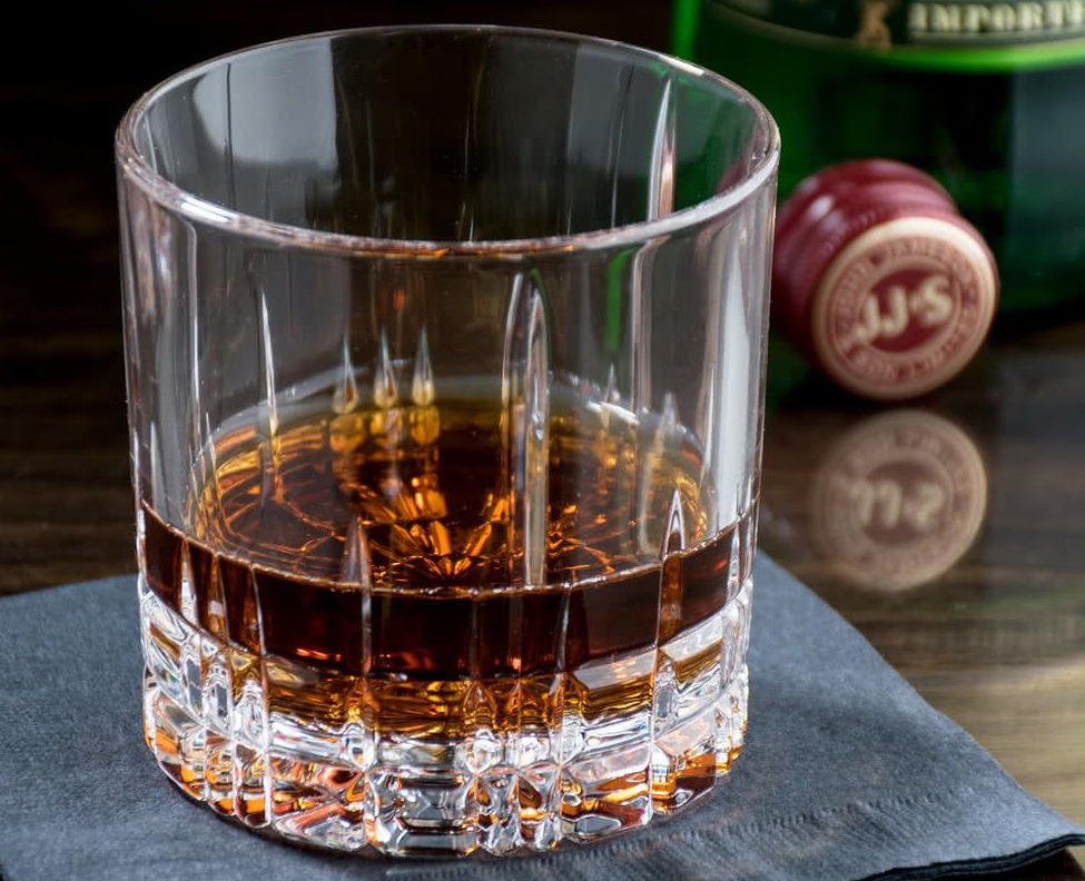 brandy in un bicchiere