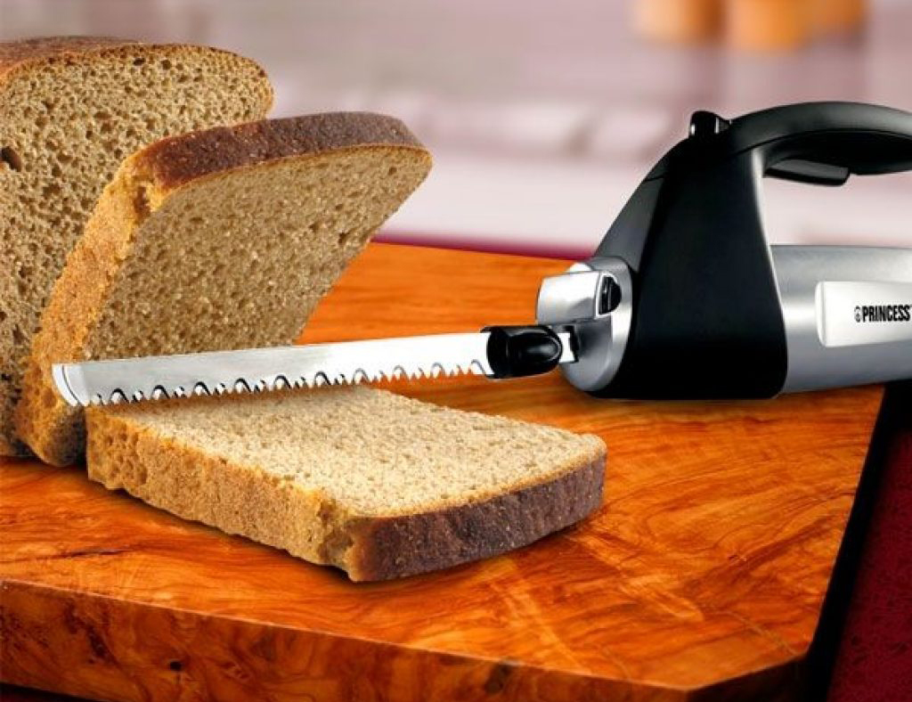 Coltello elettrico per il pane
