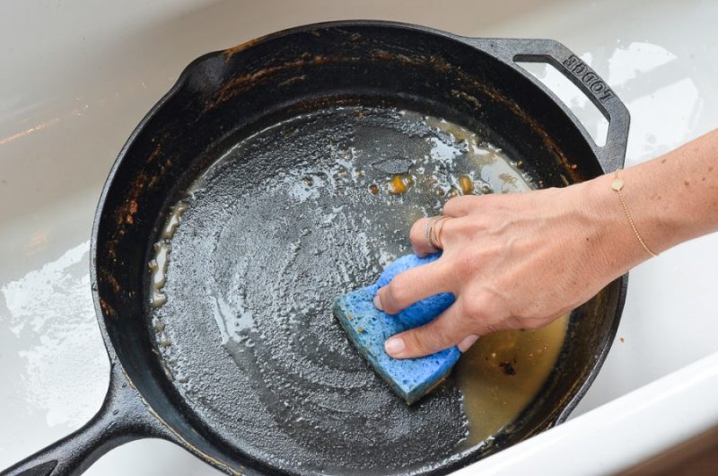 come pulire una padella