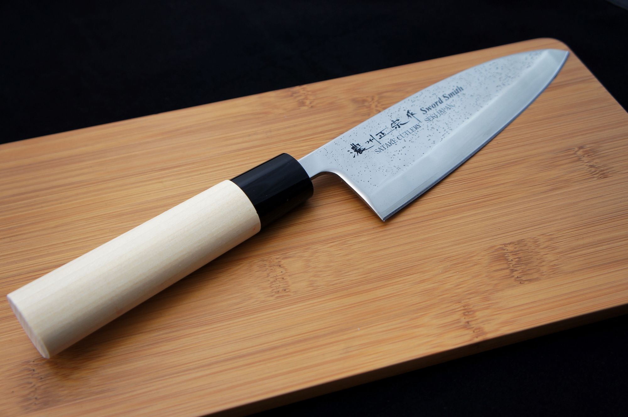 coltello per tagliare il pesce