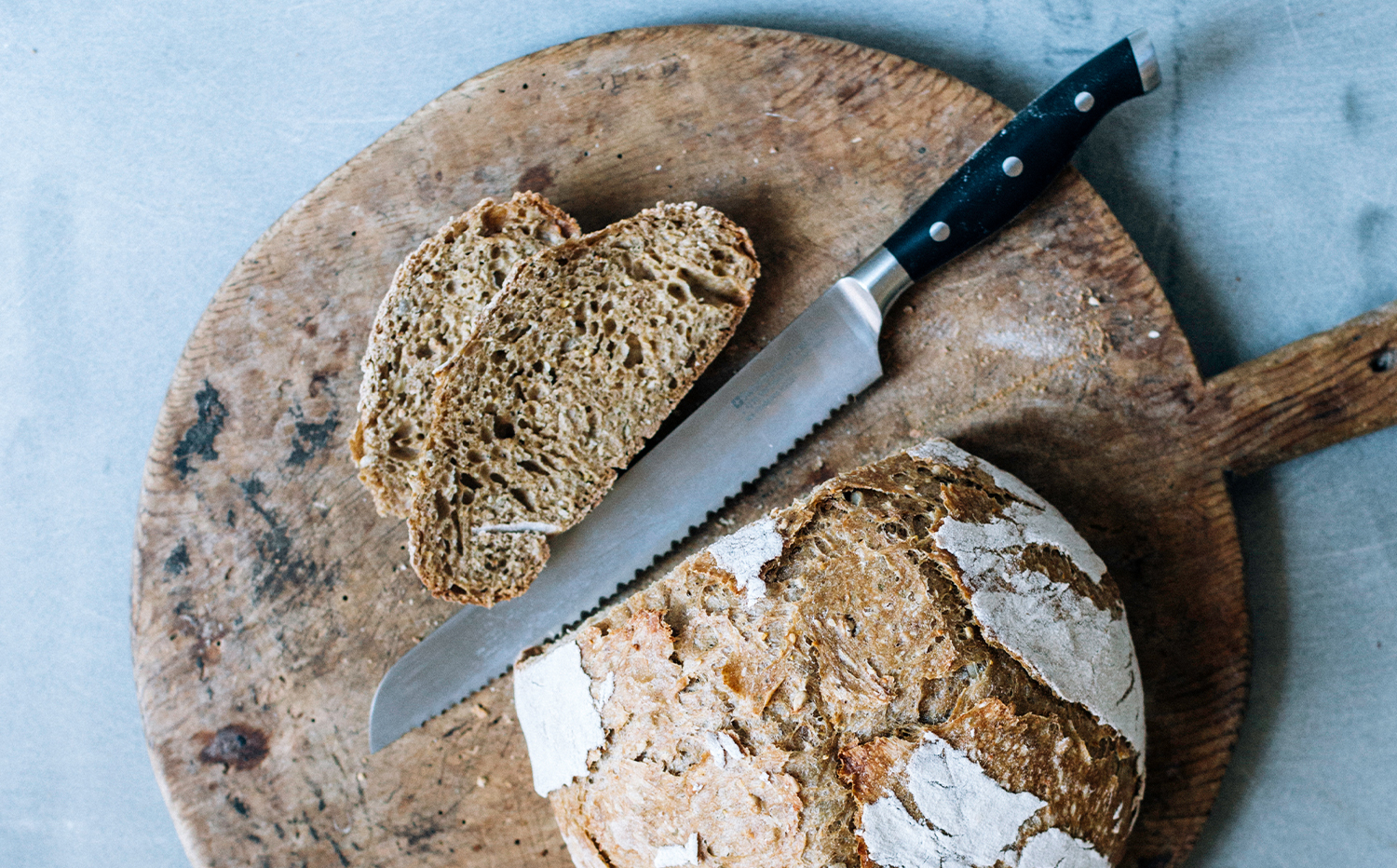 coltello con pane