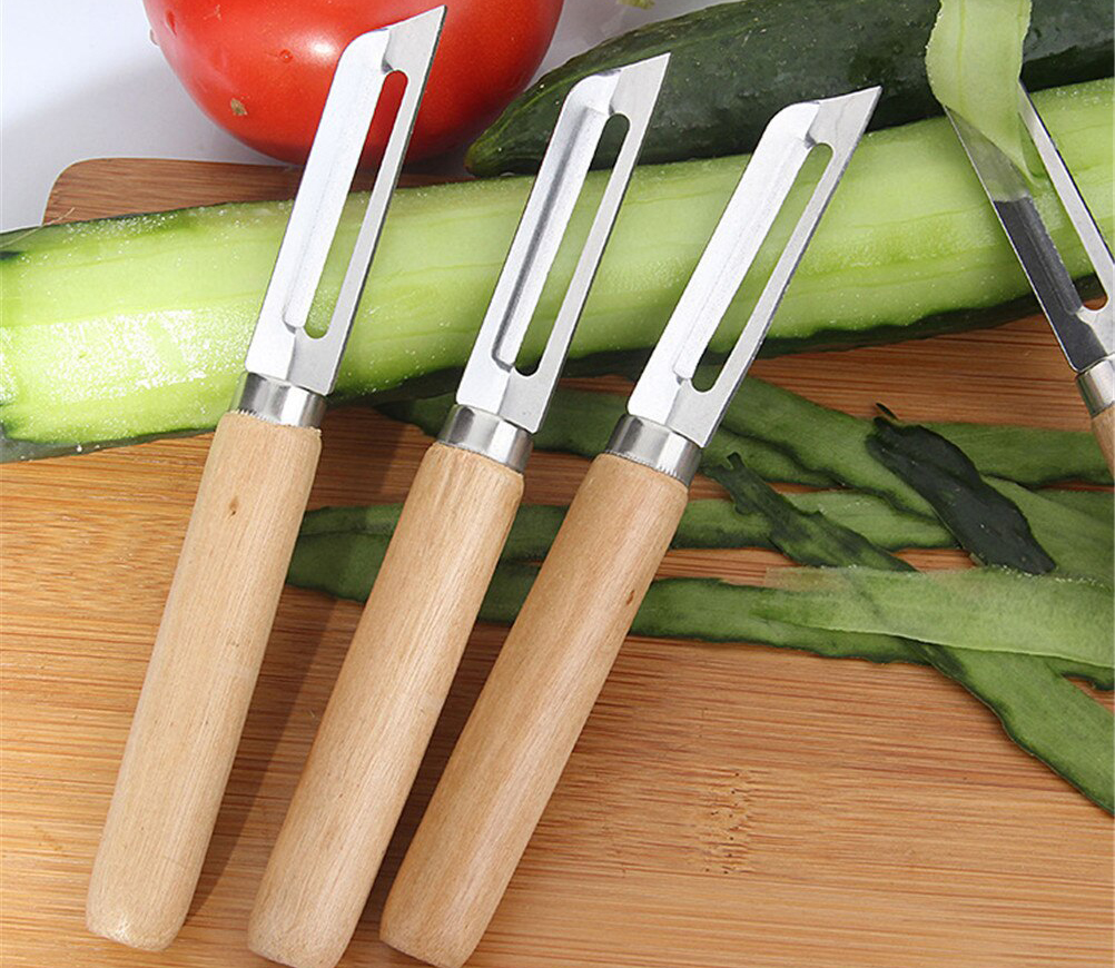 coltelli con manici in legno
