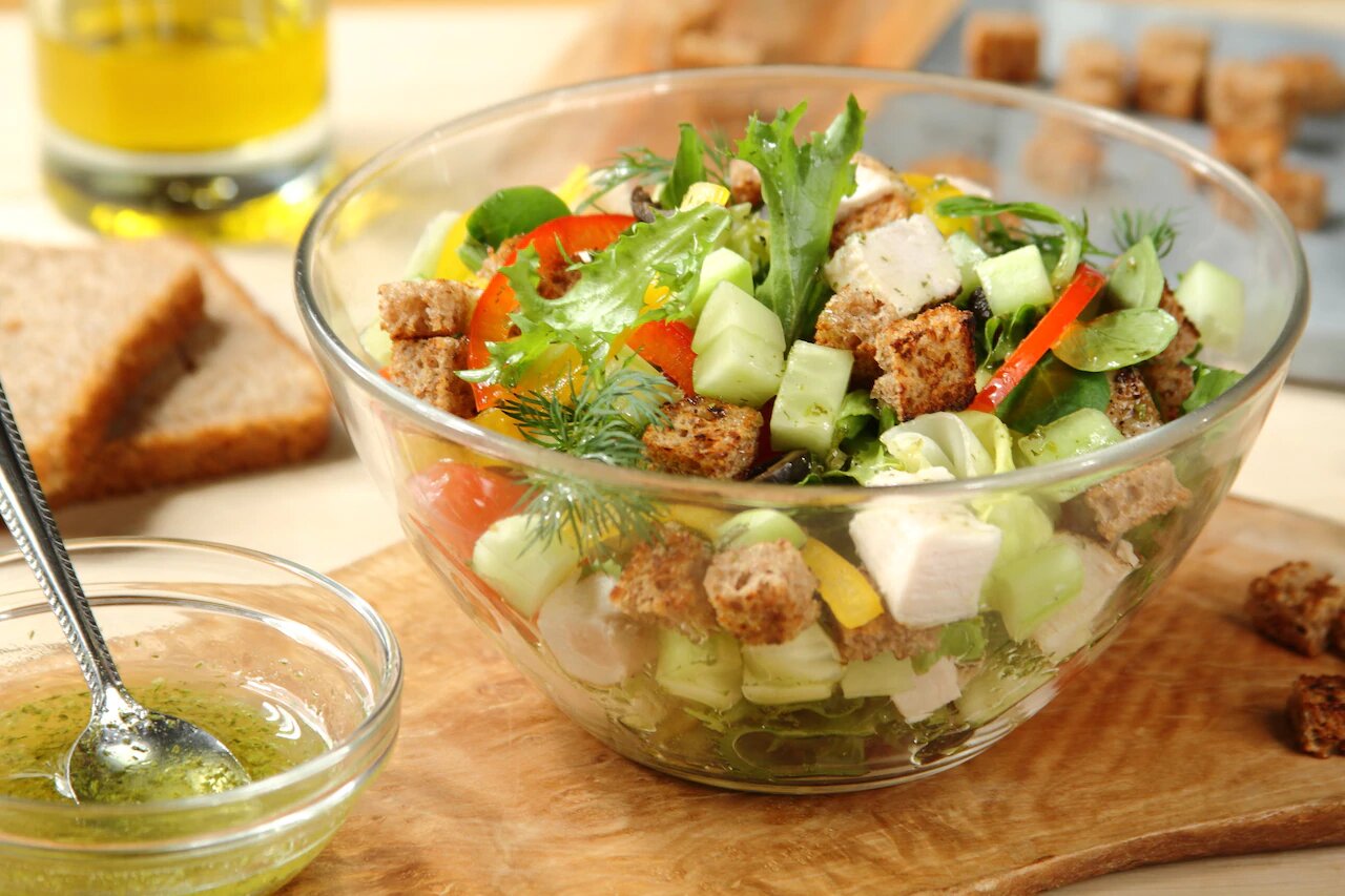 insalata in un'insalatiera