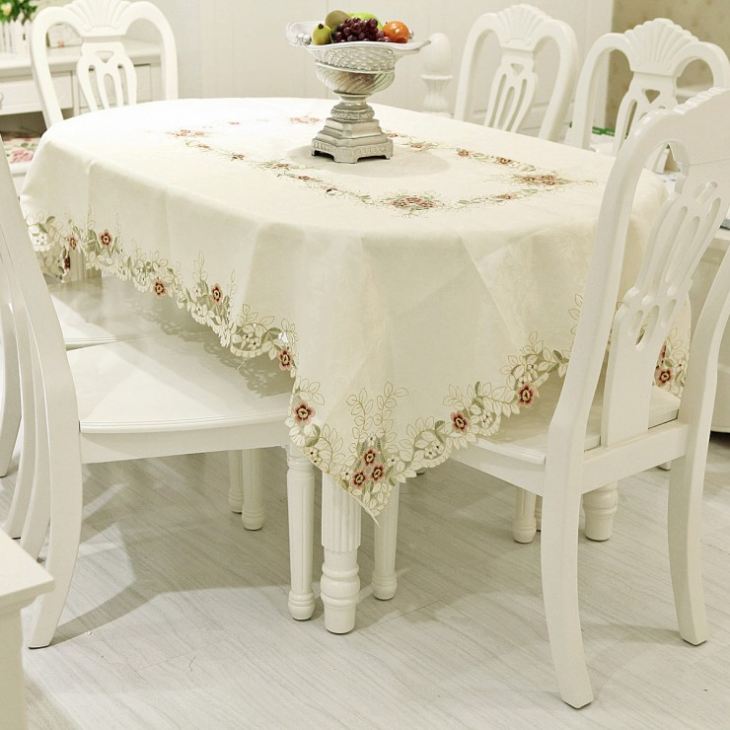 tovaglia per tavolo ovale in cucina