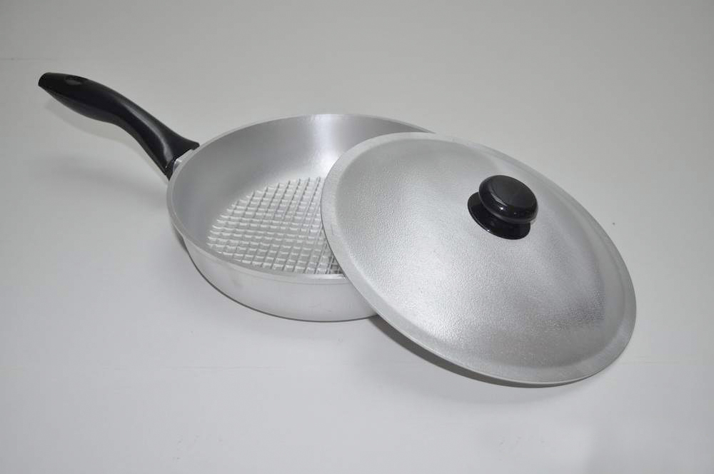 padella in alluminio con coperchio