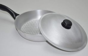 padella con coperchio
