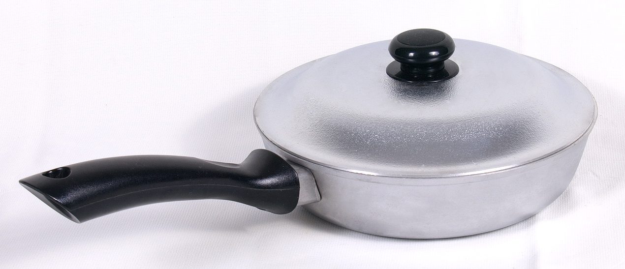 padella con coperchio