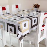 tovaglia cerata su tavolo per cucina tipi di arredamento