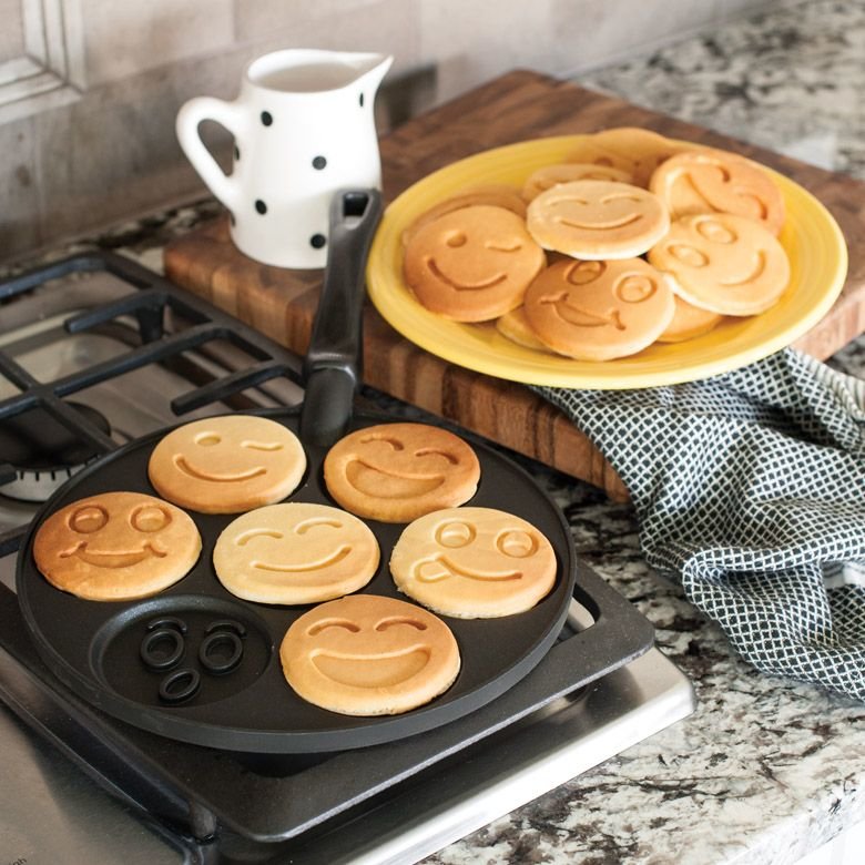 padella per pancake con faccine