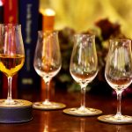 design fotografico di un bicchiere da cognac