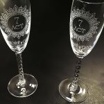 bicchieri con incisione di tipi di decoro