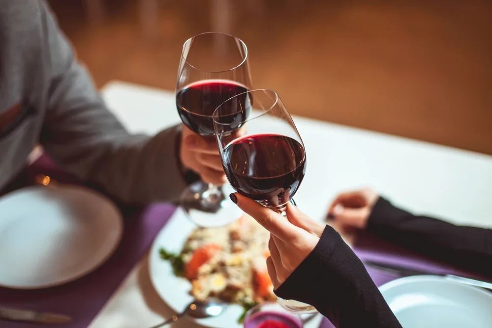 bicchieri di vino rosso