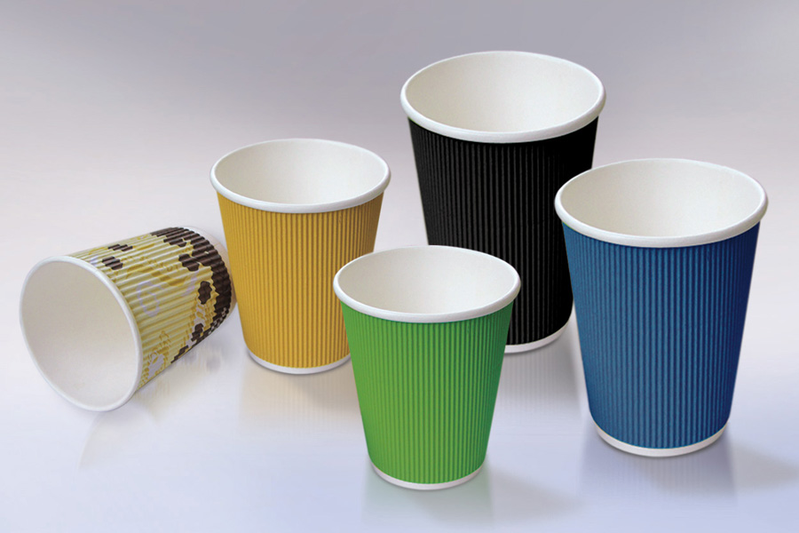 bicchieri da caffè di carta colorata