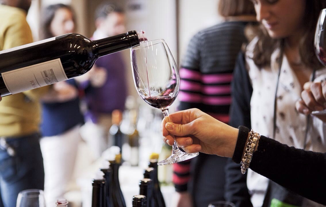 foto di degustazione di vini