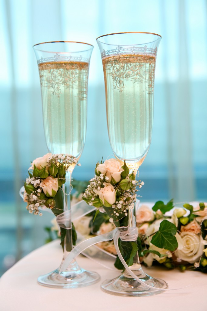 decorare i bicchieri con i fiori