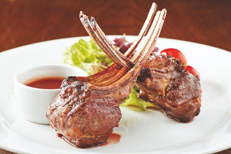 come mangiare la carne con l'osso
