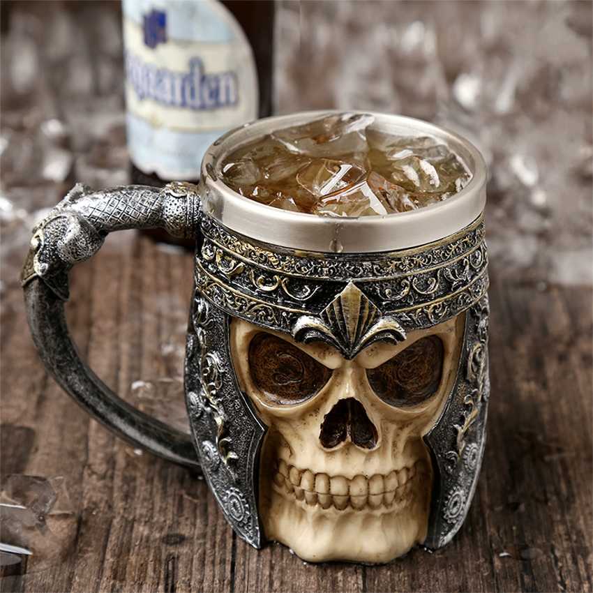 tazza teschio di metallo