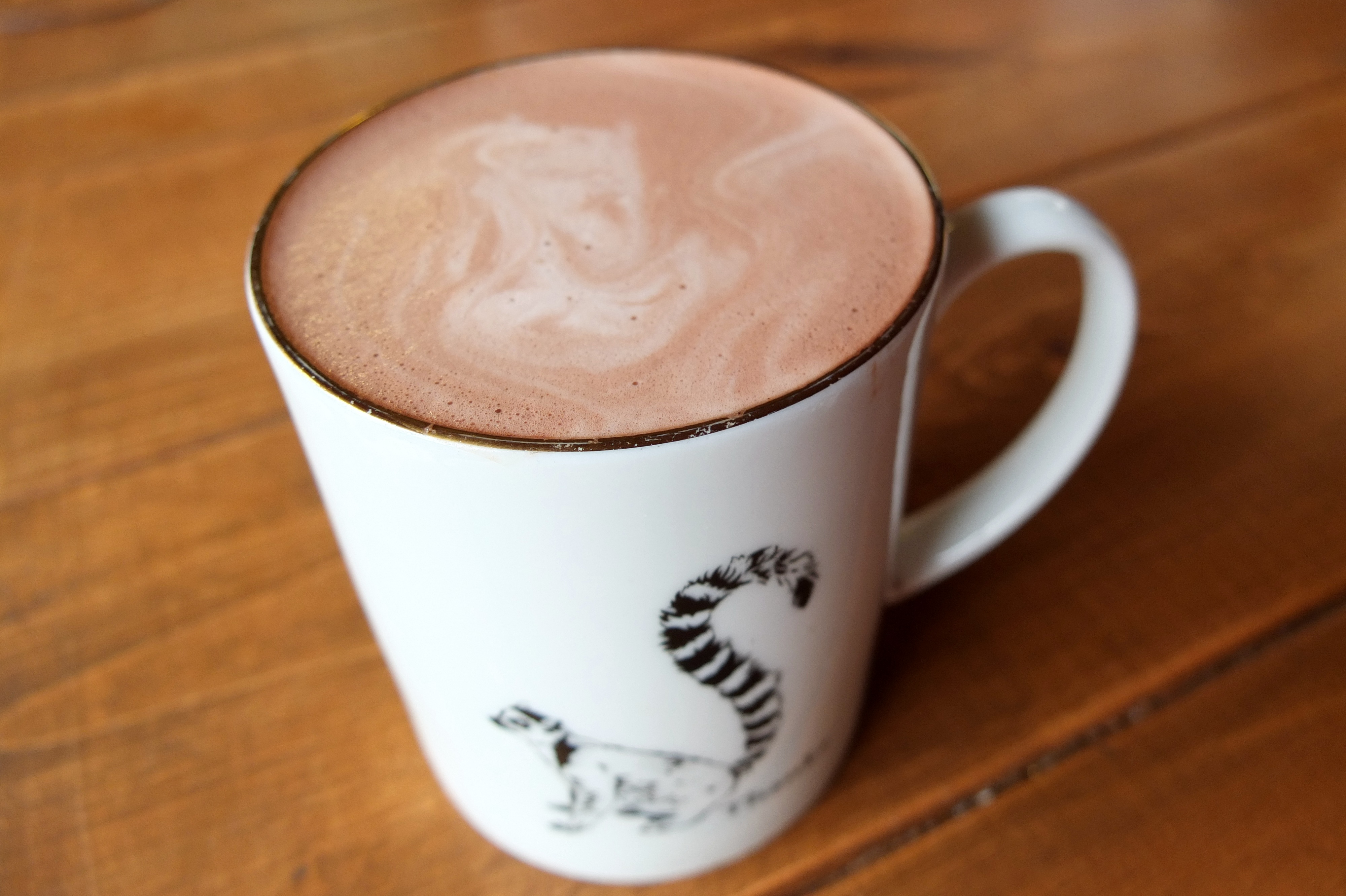 latte in una tazza
