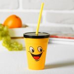 tazze riutilizzabili con coperchio e cannuccia