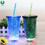 tazze riutilizzabili con coperchio e cannuccia opzioni fotografiche