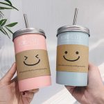 tipi di idee per tazze riutilizzabili con coperchio e cannuccia
