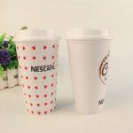 foto di design di tazza da caffè riutilizzabile