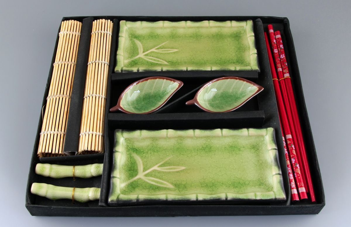 set di sushi in bambù