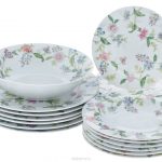 set di piatti piani per la decorazione della cucina