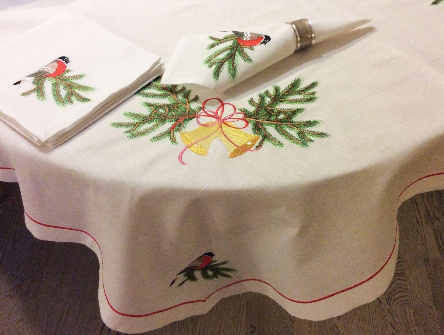 Tovaglia e tovaglioli di lino per Capodanno
