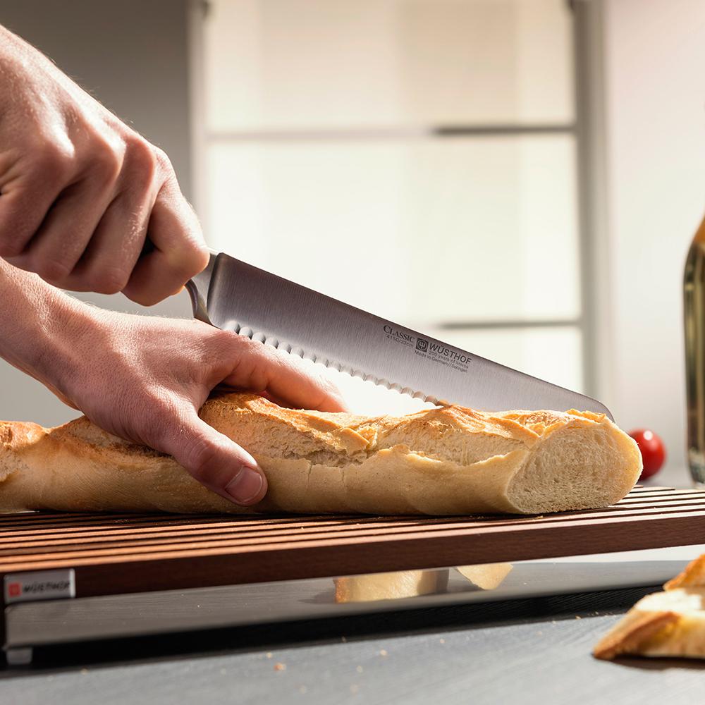 coltello da cucina per il pane