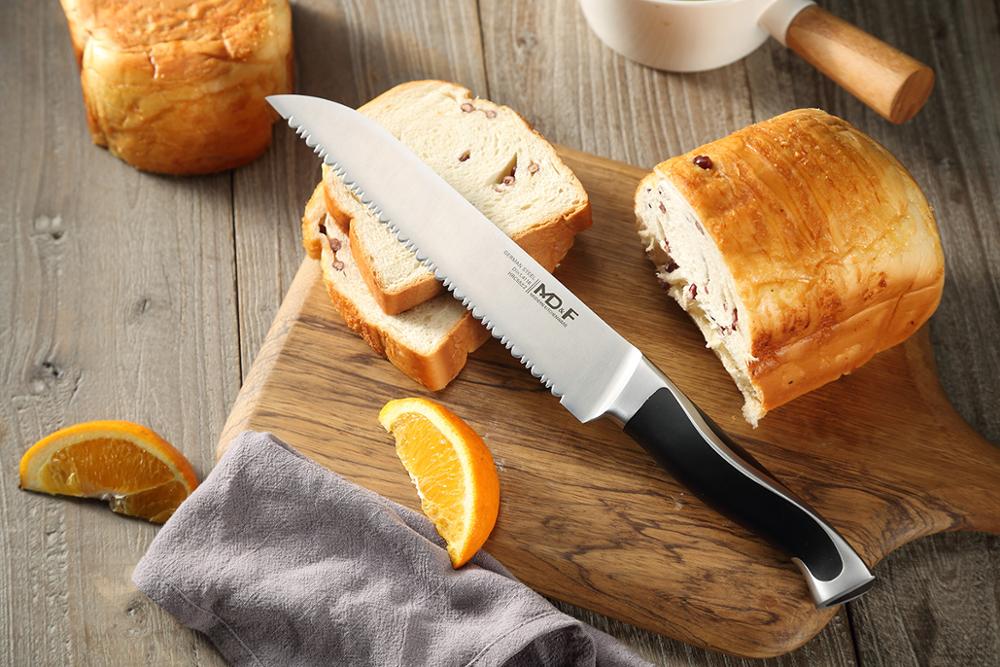 coltello da pane seghettato