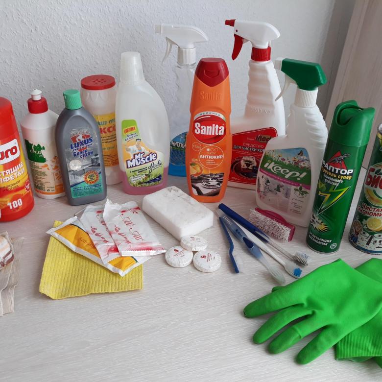 pulire una padella con prodotti chimici domestici