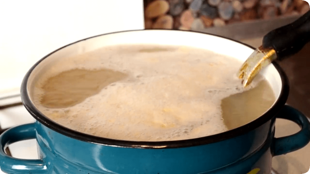 metodo casalingo per pulire una padella
