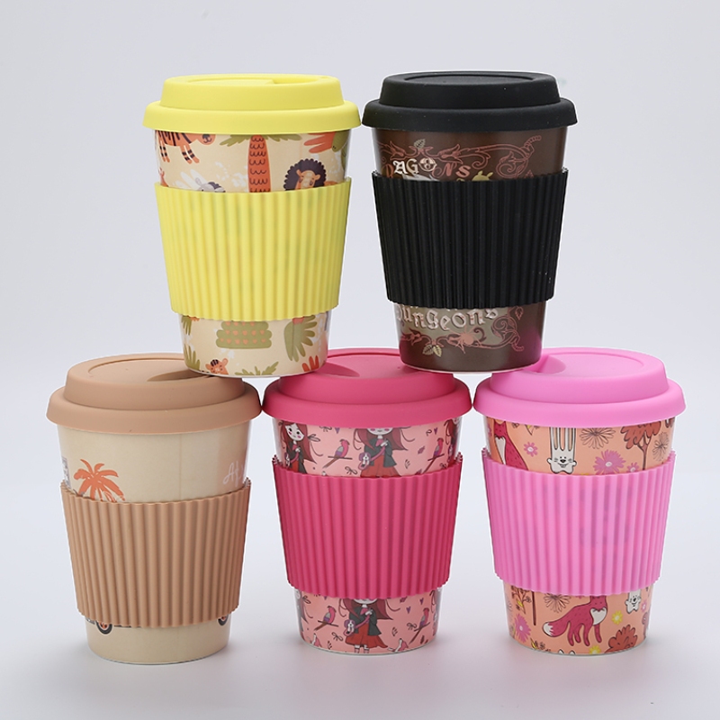 bicchieri di plastica per il caffè