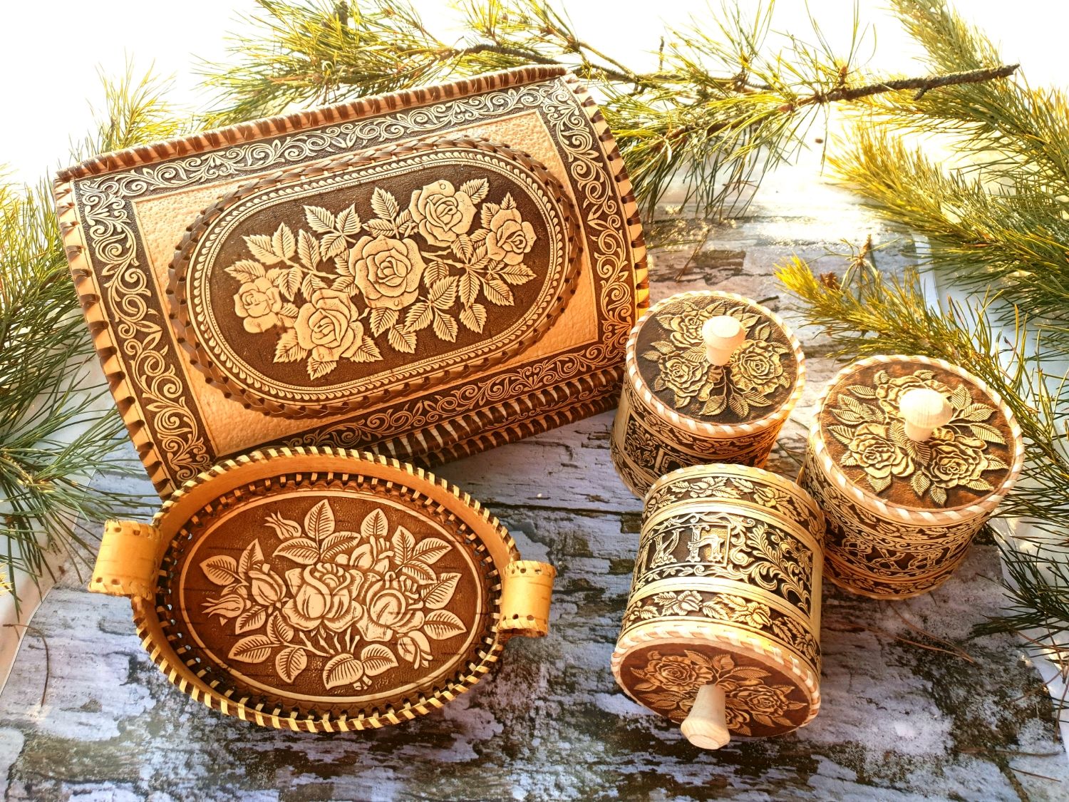 set di stoviglie in corteccia di betulla