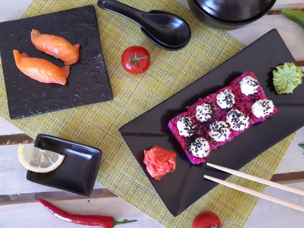 foto di piatti di sushi