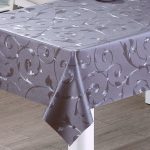 tovaglia cerata sul tavolo per idee di design per la cucina