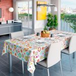 tovaglia cerata sul tavolo per foto di decorazioni da cucina