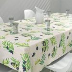 tovaglia cerata sul tavolo per foto di design della cucina