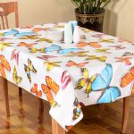 tovaglia cerata sul tavolo per foto di design della cucina