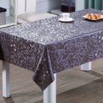 tovaglia cerata sul tavolo per idee di design per la cucina
