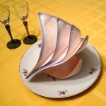 foto di piegatura del tovagliolo per il design del servizio da tavola
