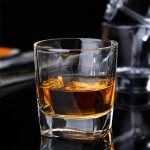 idee per decorare bicchieri da whisky