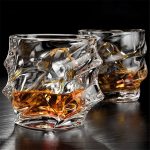 design fotografico di bicchieri da whisky