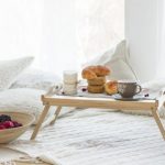 Foto del tavolo per la colazione a letto