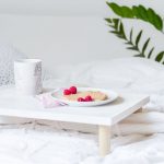 foto di decorazioni per il tavolo della colazione a letto