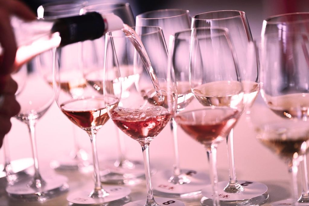 foto di bicchieri da vino