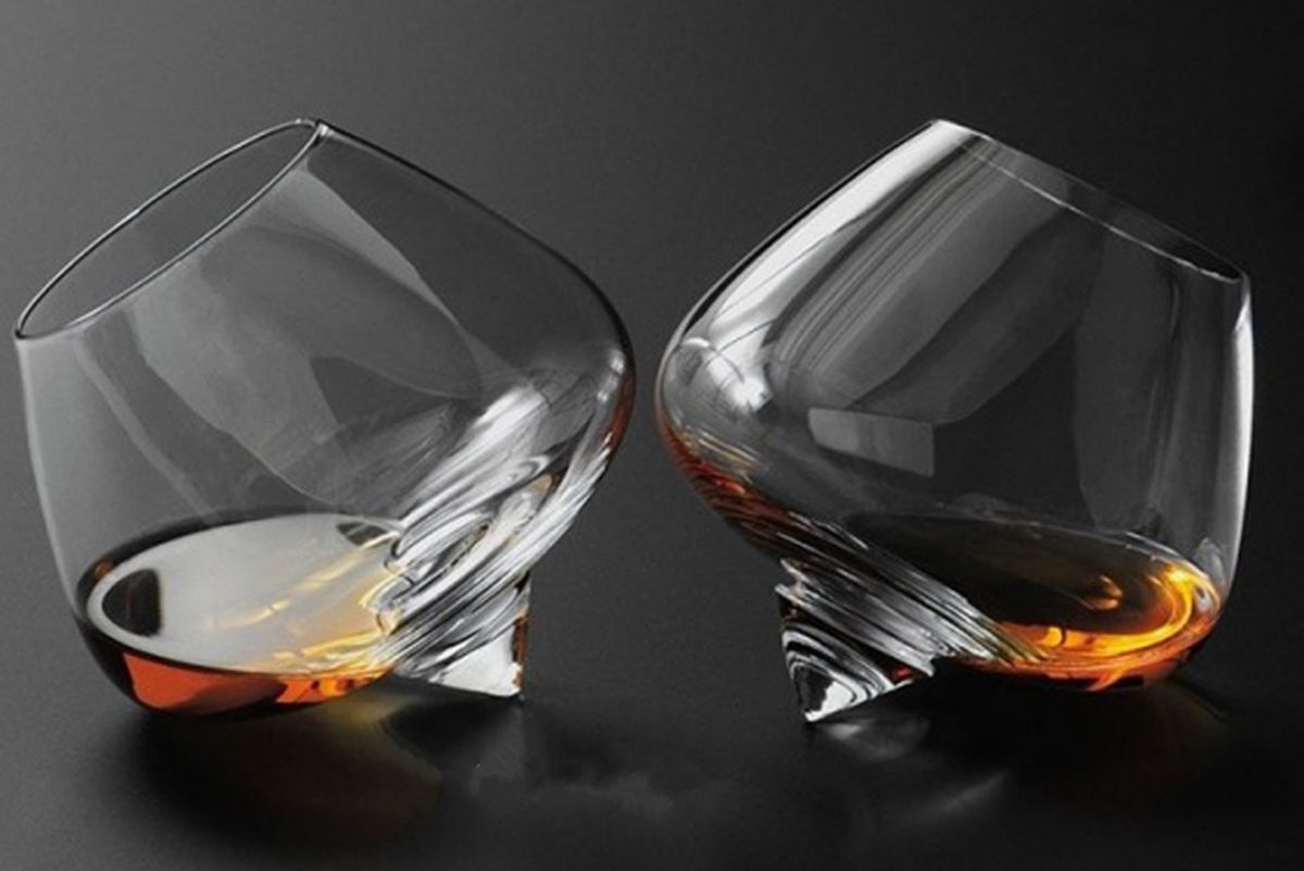 Oscilla con la foto del cognac